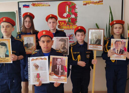 Знамя Победы подняли в школах края в преддверии Дня Победы