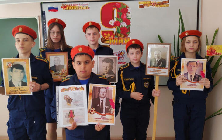 Знамя Победы подняли в школах края в преддверии Дня Победы